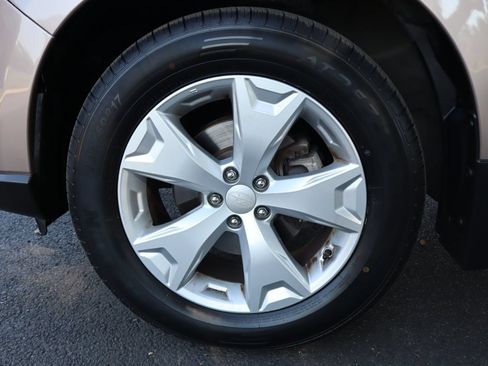 Used 2015 Subaru Forester 2.5i Premium AWD/4WD image 42
