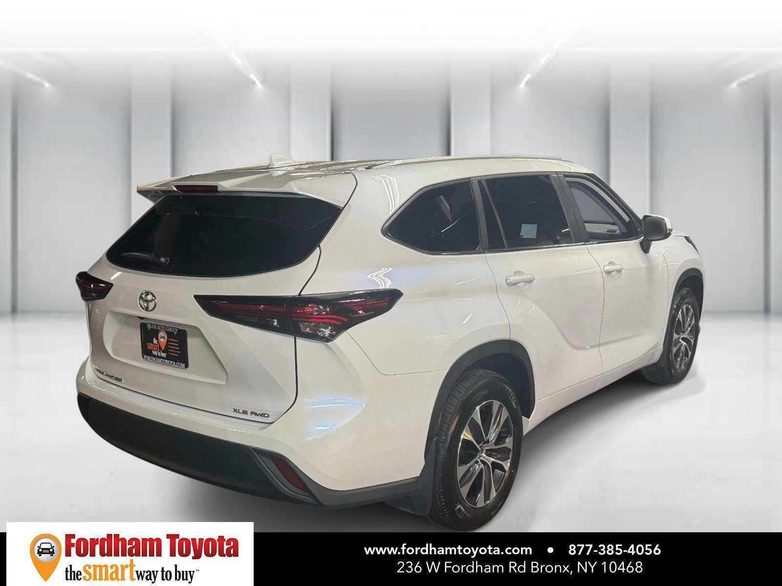 Used 2023 Toyota Highlander XLE AWD/4WD image 6