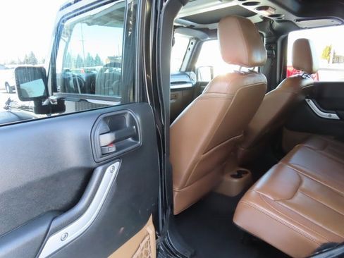 Used 2016 Jeep Wrangler Unlimited Rubicon w/ Dual Top Group image 19