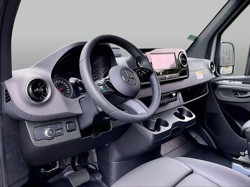 New 2025 Mercedes-Benz Sprinter 2500 image 9