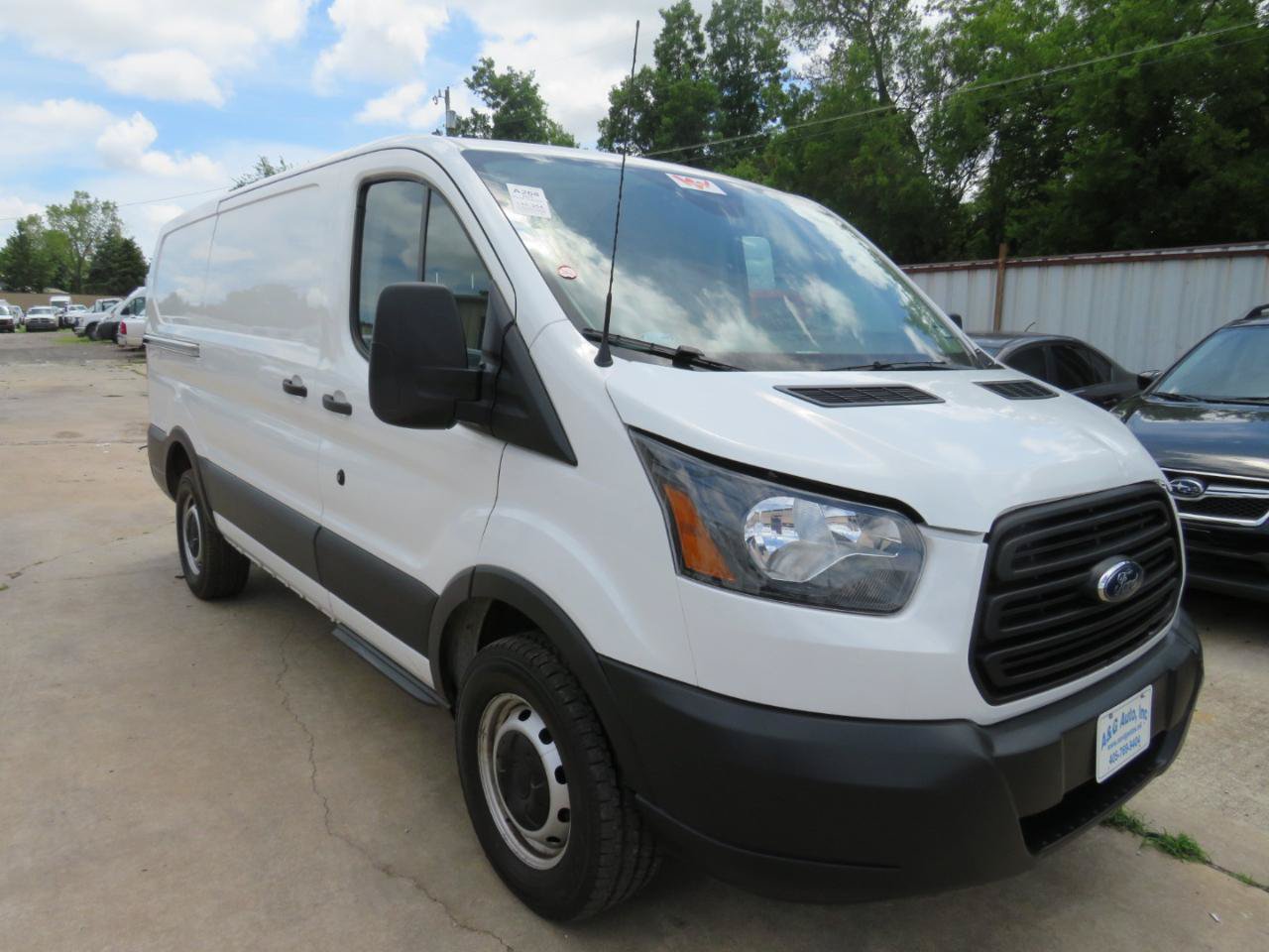 Used 2019 Ford Transit 250 130 Low Roof RWD image 3