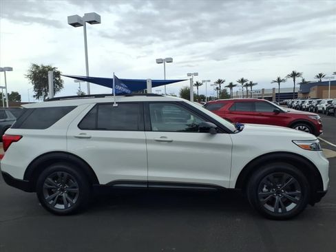 Certified 2023 Ford Explorer XLT w/ Equipment Group 202A image 3