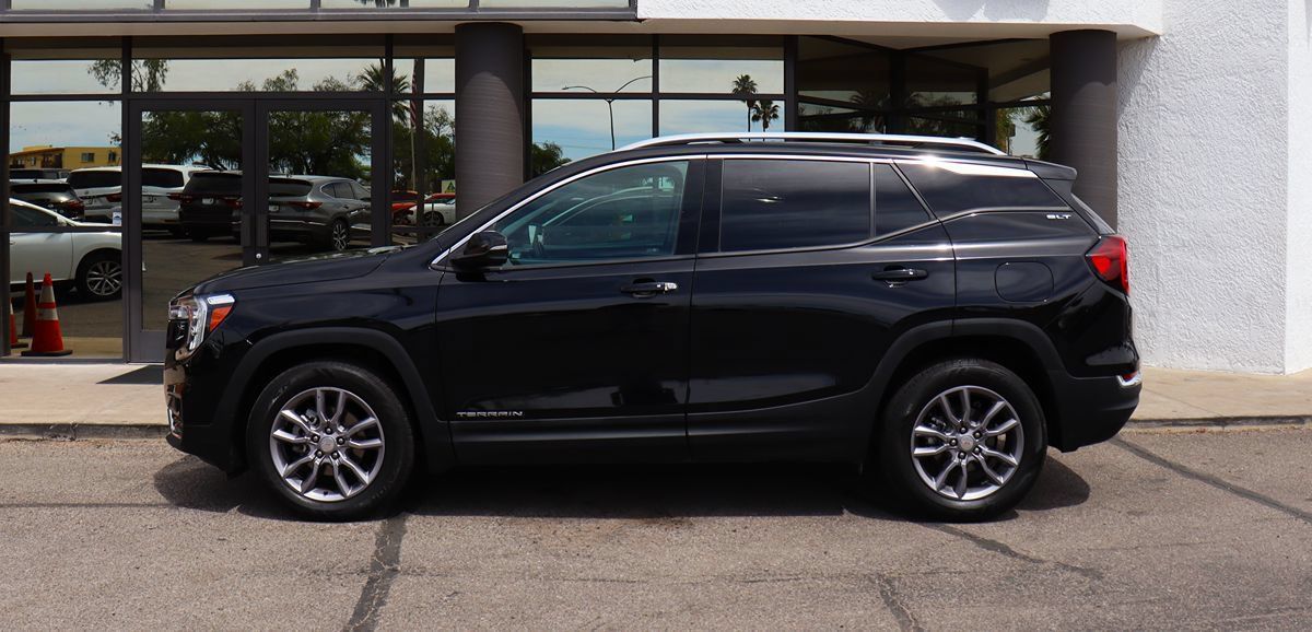 Used 2023 GMC Terrain SLT AWD/4WD image 8