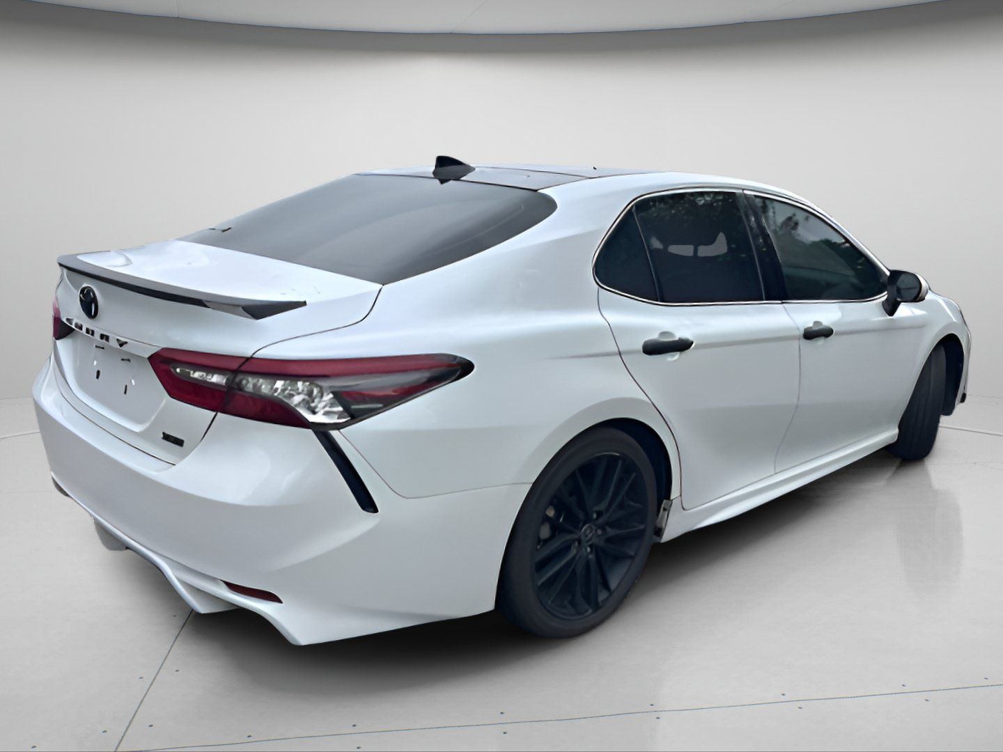 Used 2021 Toyota Camry XSE FWD image 6