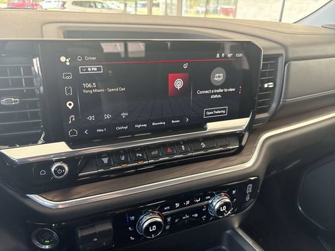 Certified 2025 GMC Sierra 2500 SLT w/ SLT Premium Package AWD/4WD image 13