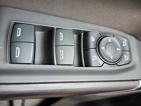 Used 2020 GMC Sierra 1500 SLT image 24