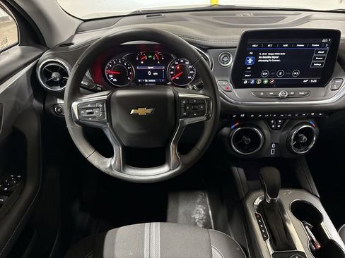 Used 2025 Chevrolet Blazer LT FWD image 11
