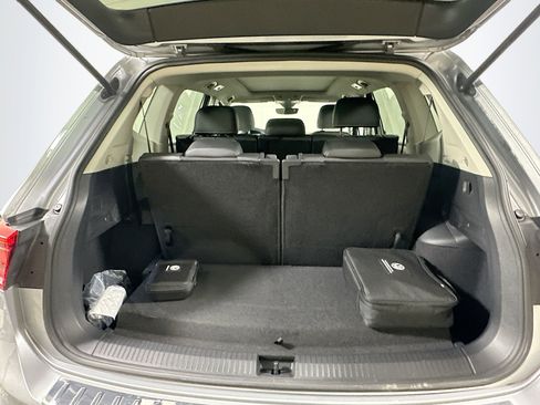 Used 2022 Volkswagen Tiguan SE w/ Panoramic Sunroof Package image 29