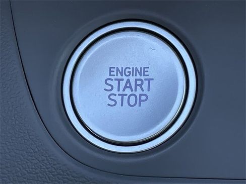 Used 2025 Hyundai Elantra SEL image 20