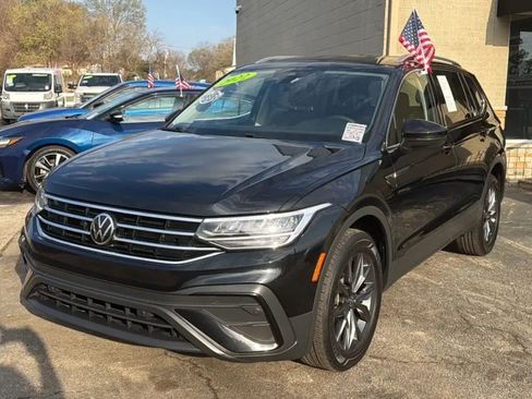 Used 2022 Volkswagen Tiguan SE image 4