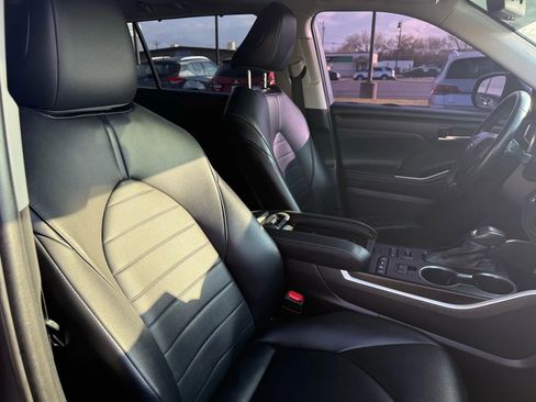 Used 2021 Toyota Highlander XLE image 33