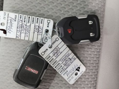 Used 2024 GMC Terrain SLE image 27