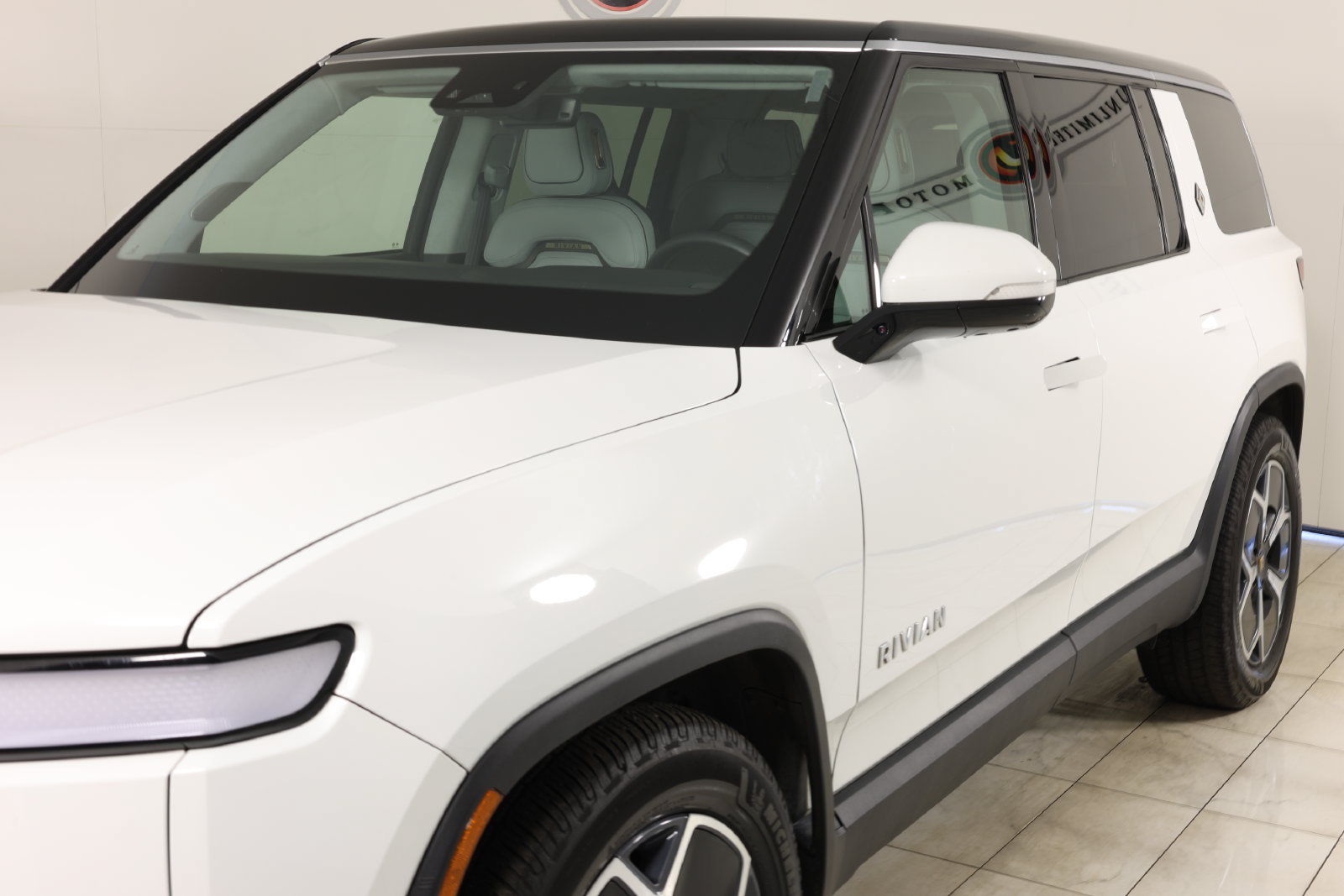 Used 2023 Rivian R1S Adventure Dual AWD/4WD image 44