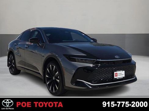 Certified 2025 Toyota Crown Platinum AWD/4WD image 1