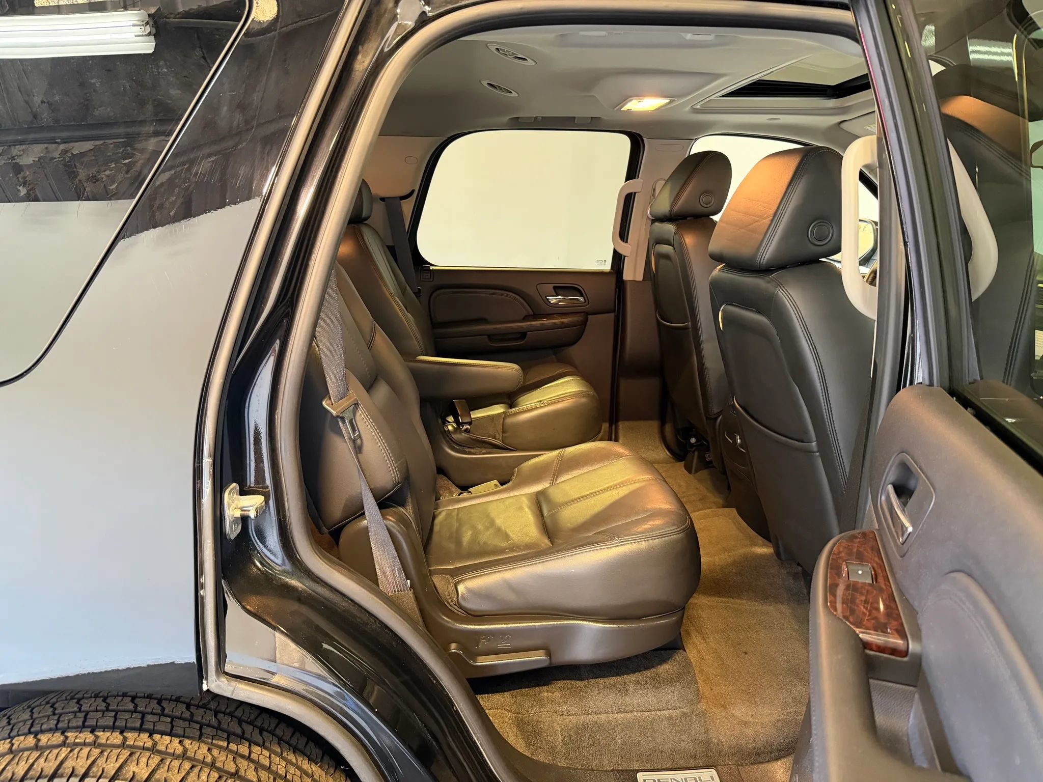 Used 2007 GMC Yukon Denali AWD/4WD image 30