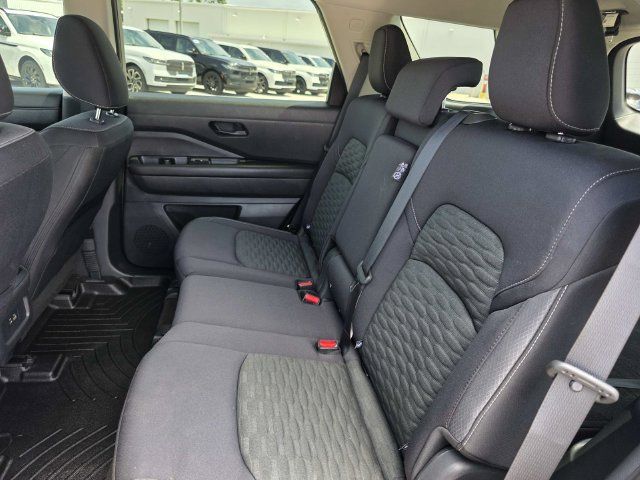 Used 2023 Nissan Pathfinder SV AWD/4WD image 7