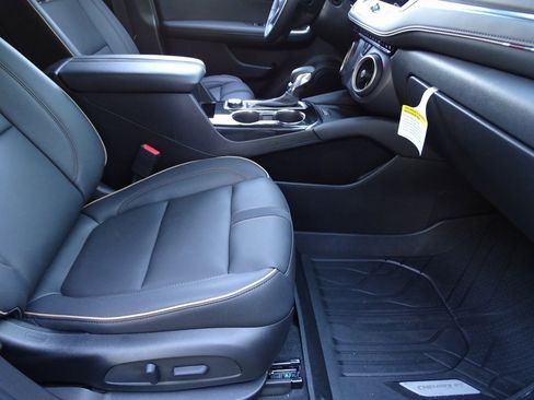 Used 2025 Chevrolet Blazer Premier w/ Enhanced Convenience Package image 11