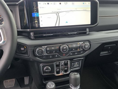 New 2026 Jeep Wrangler Unlimited Sahara AWD/4WD image 9