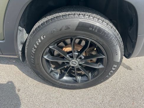 Used 2020 Jeep Cherokee Latitude Plus w/ Cold Weather Group AWD/4WD image 13