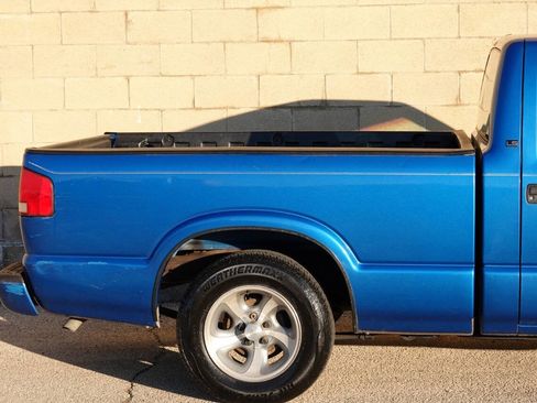 Used 2000 Chevrolet S10 Pickup LS w/ Preferred Equipment Group image 21