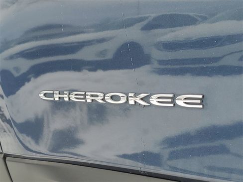 Used 2020 Jeep Cherokee Latitude Lux w/ Quick Order Package 26H Lux image 6