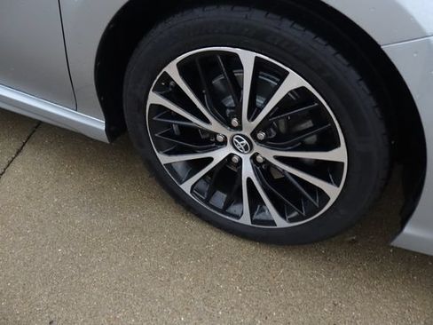 Used 2018 Toyota Camry SE FWD image 8