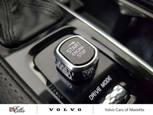 Used 2020 Volvo XC90 T6 Momentum w/ Protection Package Premier image 34