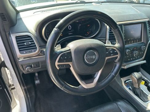 Used 2017 Jeep Grand Cherokee Overland AWD/4WD image 16