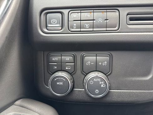 Used 2024 Chevrolet Suburban RST w/ Luxury Package image 21