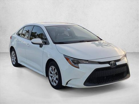 Used 2020 Toyota Corolla LE FWD image 3