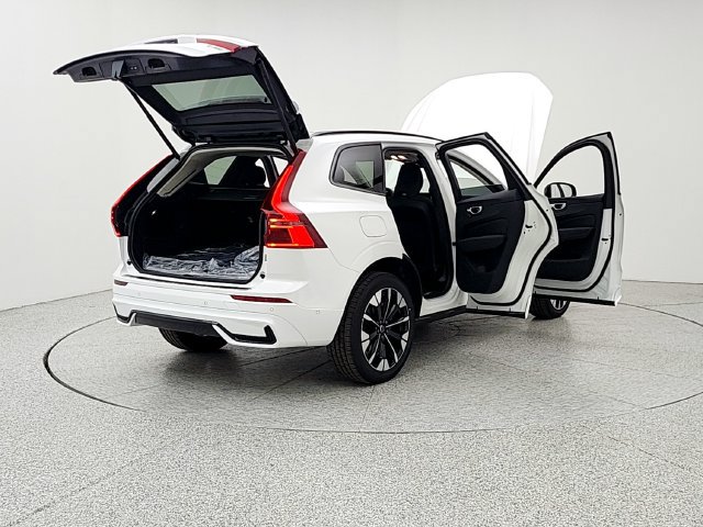 New 2026 Volvo XC60 T8 Plus w/ Climate Package AWD/4WD image 11