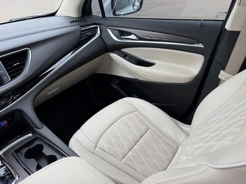 Used 2022 Buick Enclave Avenir w/ Avenir Technology Package AWD/4WD image 19