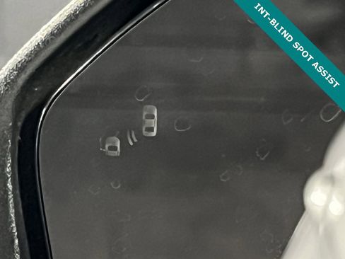 Used 2020 Ford Explorer XLT image 25