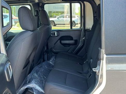 Used 2021 Jeep Gladiator Sport AWD/4WD image 22