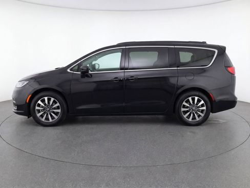 Used 2023 Chrysler Pacifica Touring-L image 5