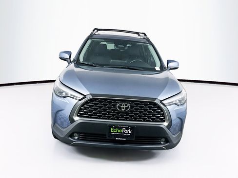 Used 2024 Toyota Corolla Cross XLE image 2