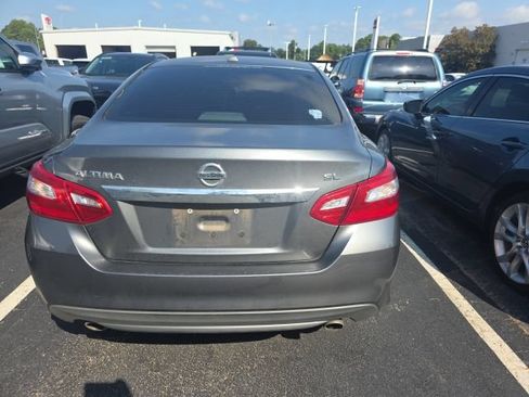 Used 2017 Nissan Altima 2.5 SL w/ Moonroof Package FWD image 5