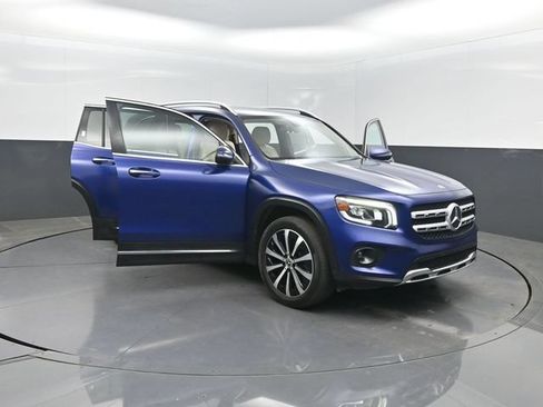 Used 2020 Mercedes-Benz GLB 250 w/ Premium Package image 39