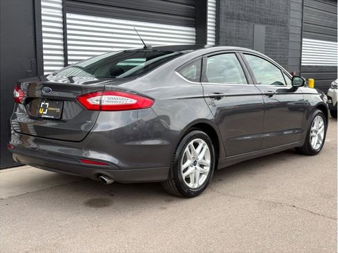 Used 2015 Ford Fusion SE FWD image 9
