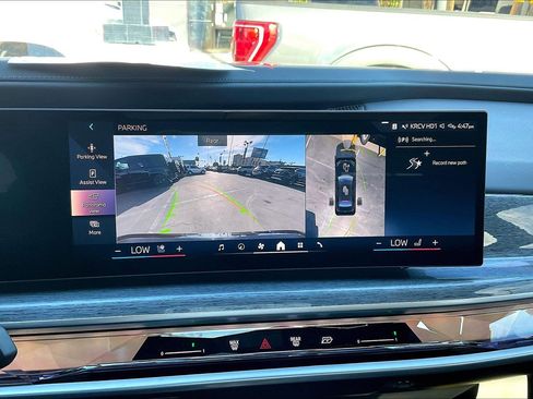 Used 2025 BMW i7 xDrive60 w/ Executive Package image 27