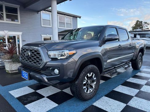 Used 2022 Toyota Tacoma TRD Off-Road AWD/4WD image 2