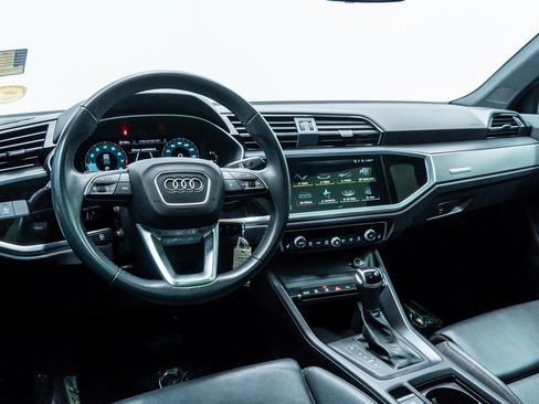 Used 2023 Audi Q3 2.0T Premium w/ Black Optic Sport Package image 4