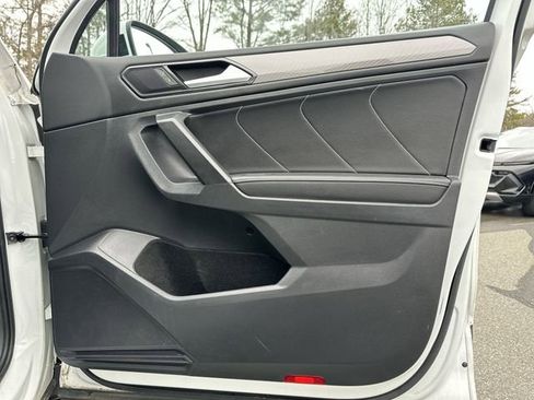 Used 2022 Volkswagen Tiguan SE image 30