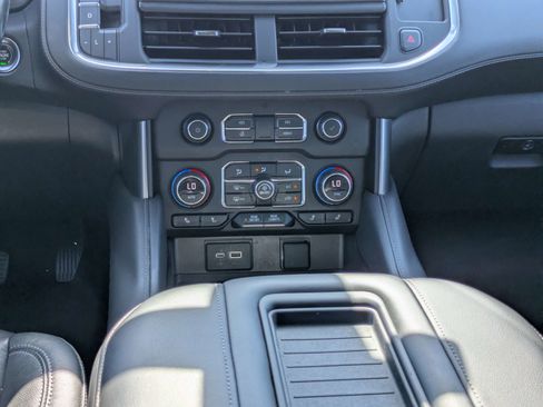 Used 2021 Chevrolet Tahoe Z71 w/ Z71 Off-Road Package AWD/4WD image 21