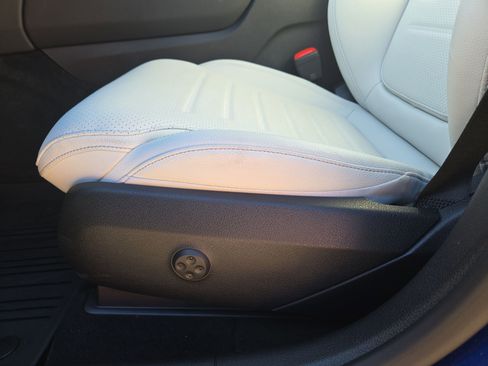 New 2026 Mercedes-Benz GLC 300 4MATIC image 17