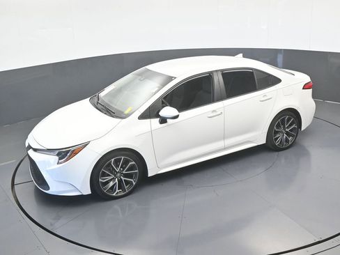 Used 2020 Toyota Corolla LE image 45
