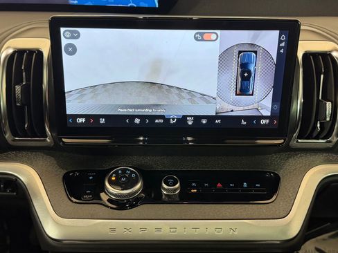 Used 2025 Ford Expedition Tremor image 29