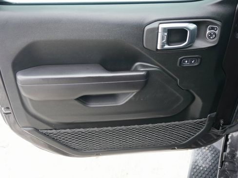 Used 2021 Jeep Wrangler Unlimited Islander image 12