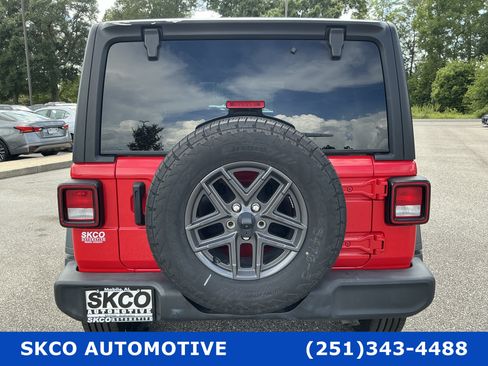 Used 2024 Jeep Wrangler Unlimited Sport AWD/4WD image 4