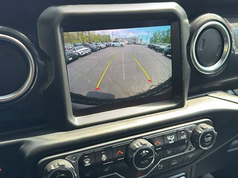 Certified 2022 Jeep Wrangler Unlimited Rubicon w/ Trailer Tow Package AWD/4WD image 33